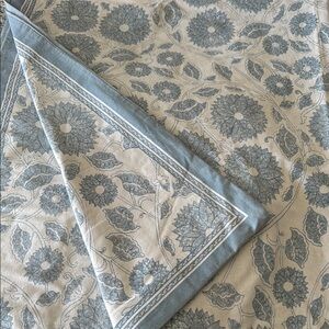 Floral Blue and Cream Bedding Set by Amanda Lindroth Palm Beach designer!🩵